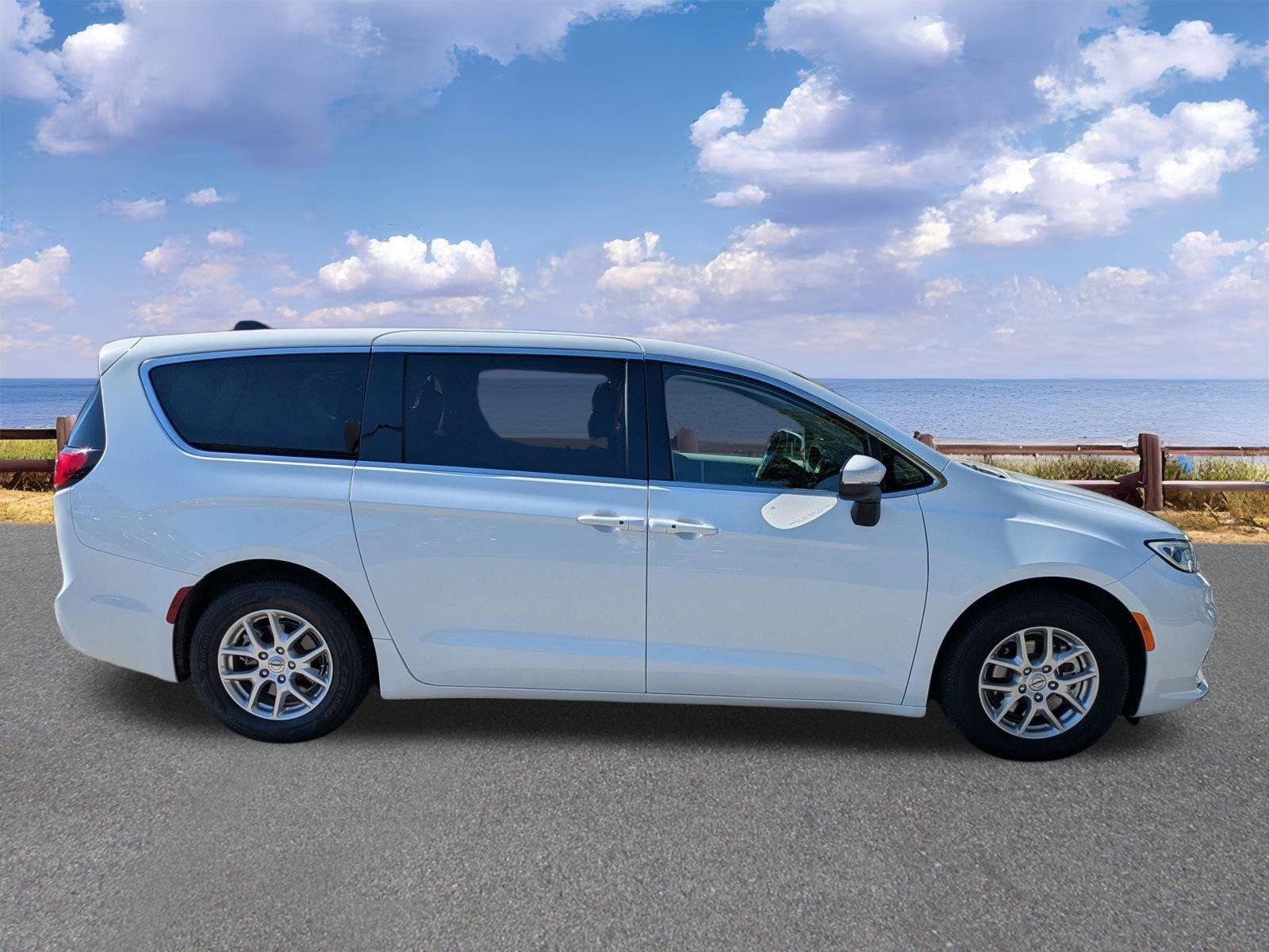 Used 2023 Bright White Clearcoat Chrysler Touring L image 9