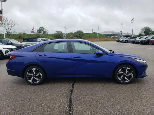 Used 2023 Blue Hyundai SEL image 4
