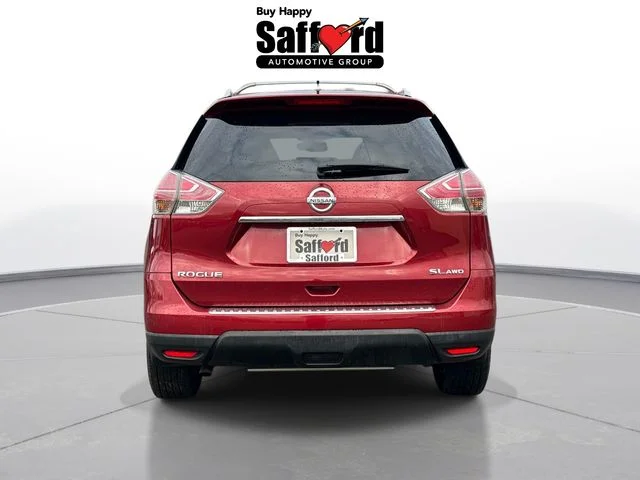 Used 2015 Red Nissan SL image 6