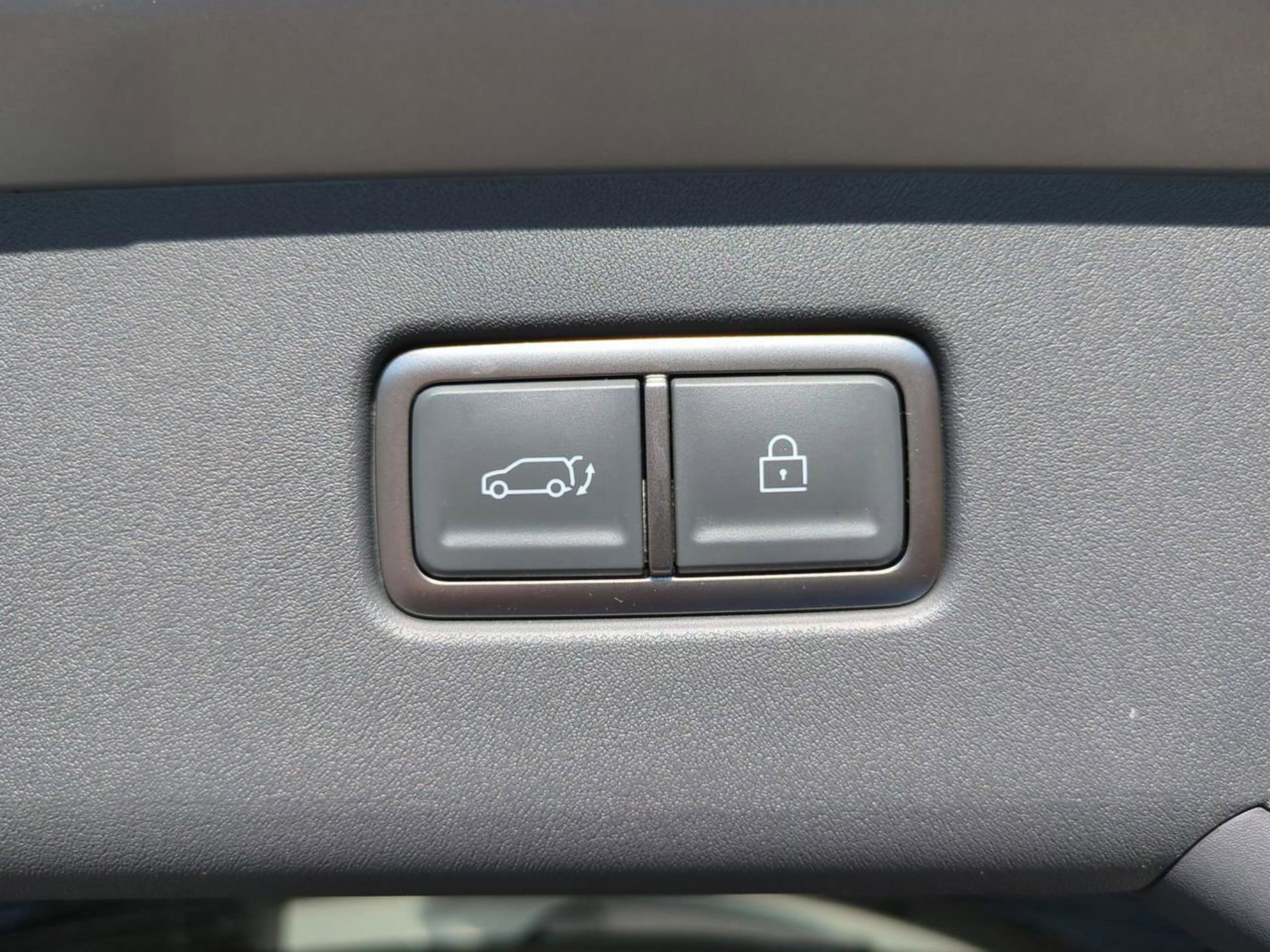 New 2026 Glacial White Pearl Kia Land AWD image 11