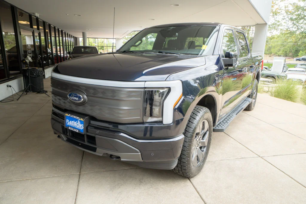 Used 2023 Blue Ford Lariat image 3