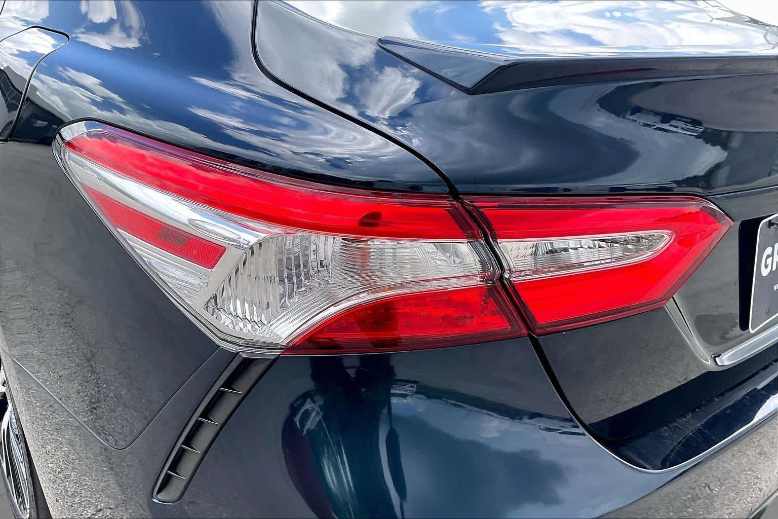 Used 2020 Galactic Aqua Mica Toyota SE image 28
