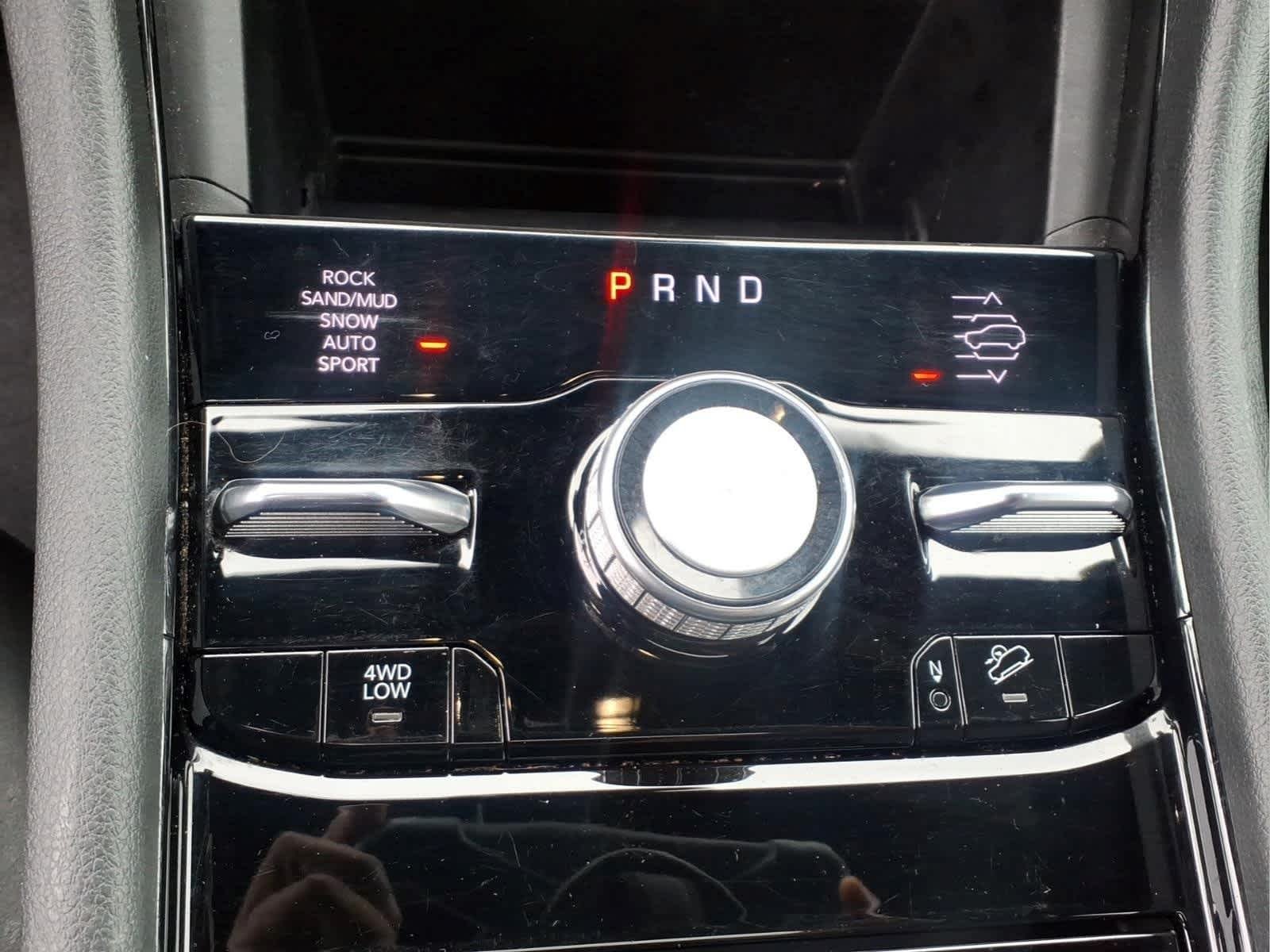 Used 2023 Diamond Black Crystal Pearlcoat Jeep Overland image 23