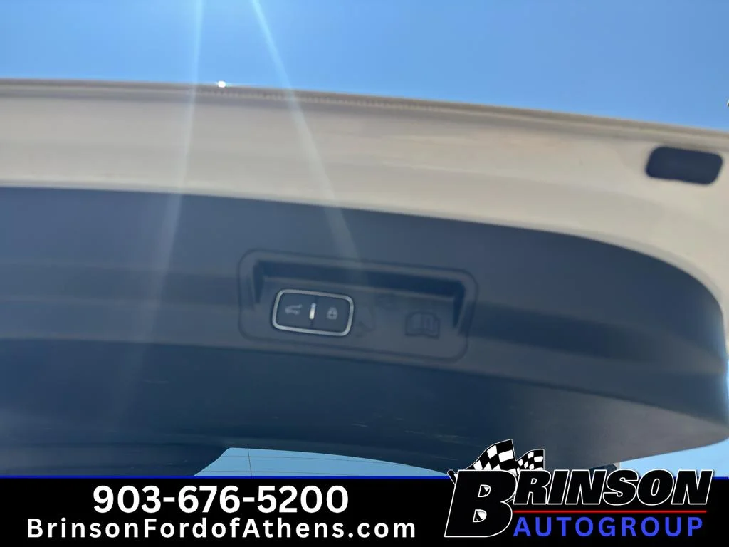 Used 2023 Star White Metallic Tri-Coat Ford XLT image 10