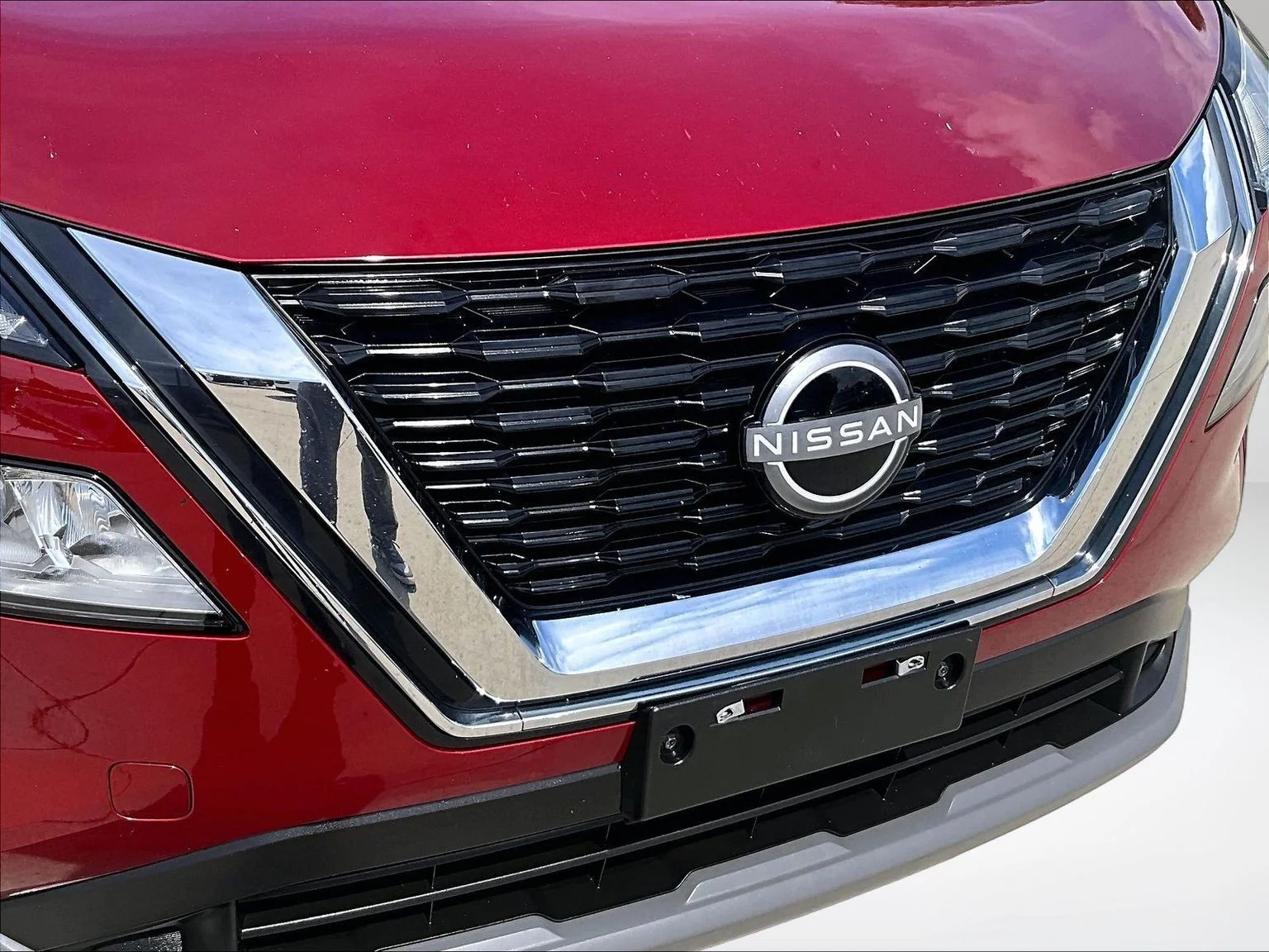Used 2023 Red Nissan SV image 27