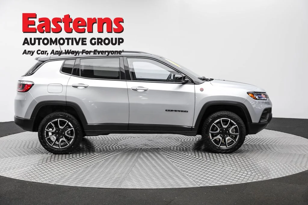 Used 2024 Silver Jeep Trailhawk image 4