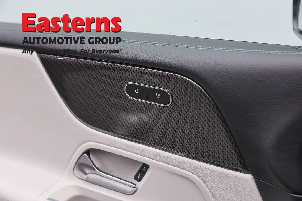 Used 2022 Black Mercedes-Benz GLB 250 image 20