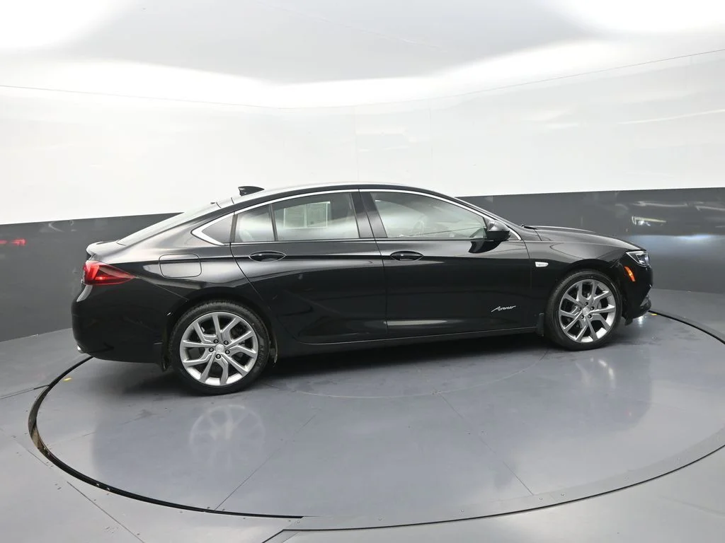 Used 2019 Black Buick Avenir image 12