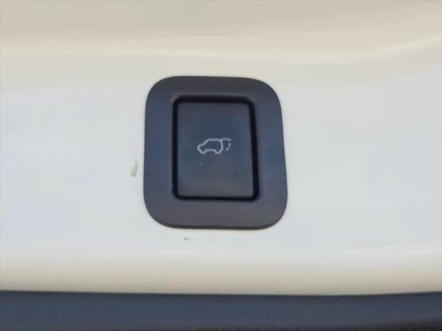 Certified Used 2018 BLIZZARD PEARL Toyota  image 30