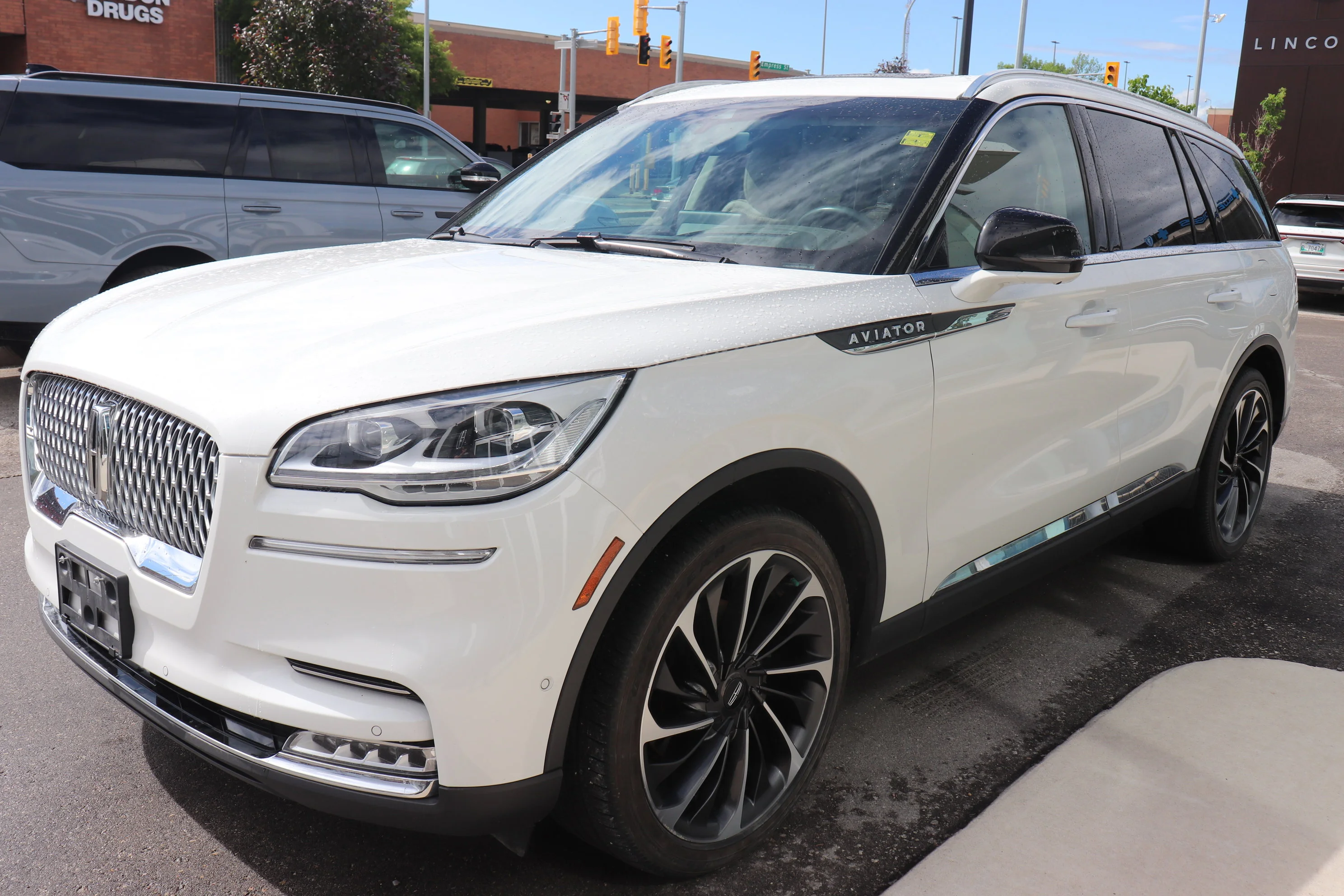 Used 2022 White Lincoln Reserve image 5
