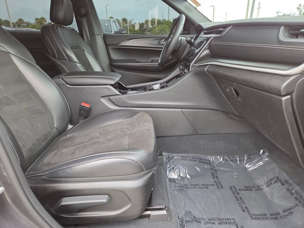 Used 2023 Baltic Gray Metallic Clearcoat Jeep Altitude image 15