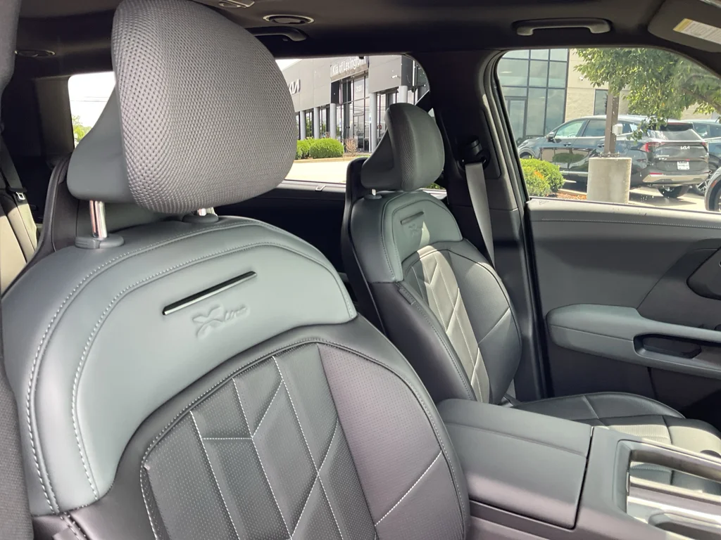 Used 2027 Black Jade Green Kia X-Line SX image 12