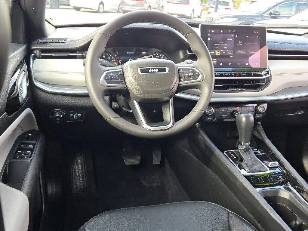 Used 2023 Crystal Metallic Jeep Limited image 16