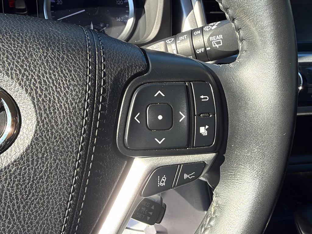 Used 2019 Blue Toyota LE Plus image 31