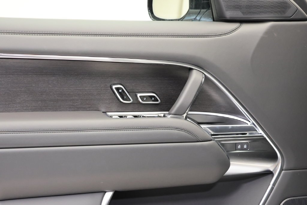 New 2027 Fuji White Land Rover SE image 26