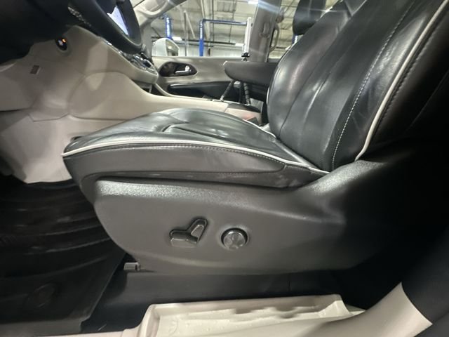 Certified Used 2022 Bright White Clearcoat Chrysler Limited image 18