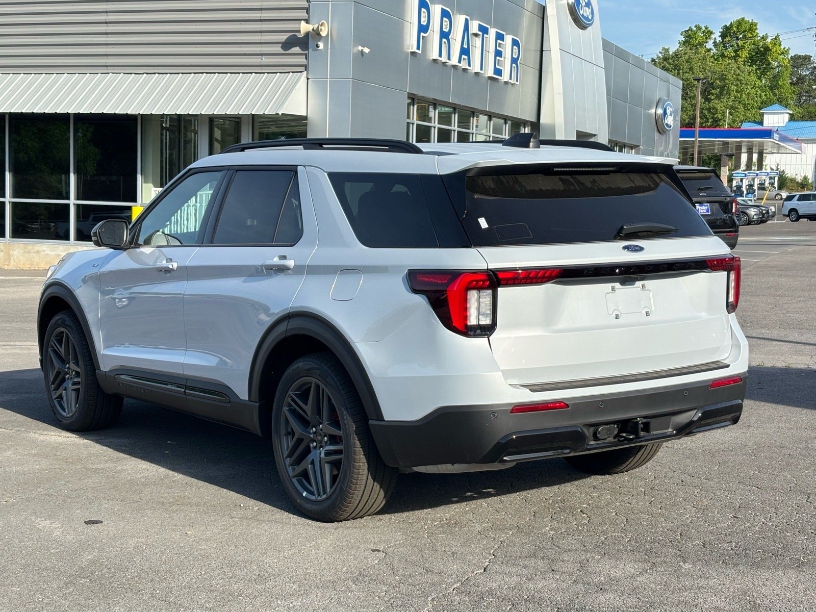 New 2026 Space White Metallic Ford ST-Line image 4