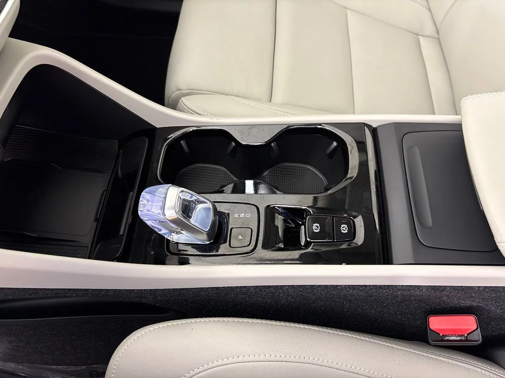 New 2026 Crystal White Volvo Plus image 31