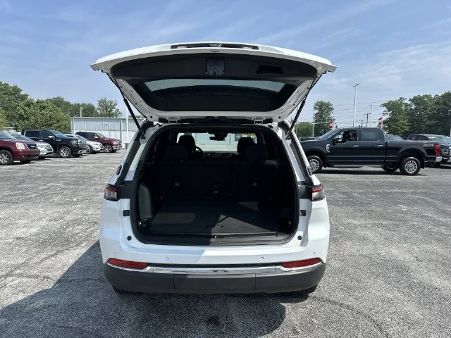 Used 2025 White Jeep Laredo X image 23