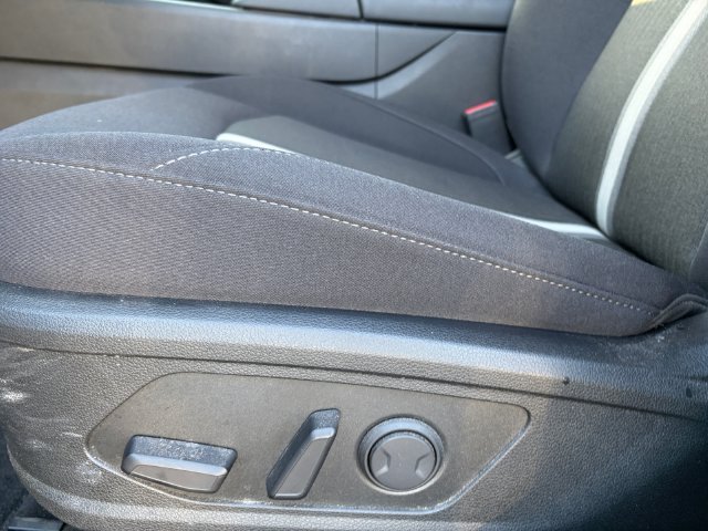 Used 2025 White Hyundai SEL image 25