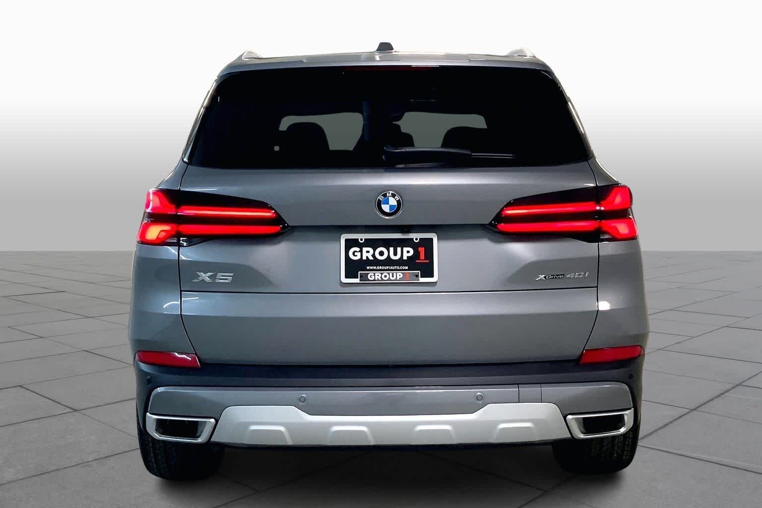 New 2026 Skyscraper Grey Metallic BMW xDrive40i image 4