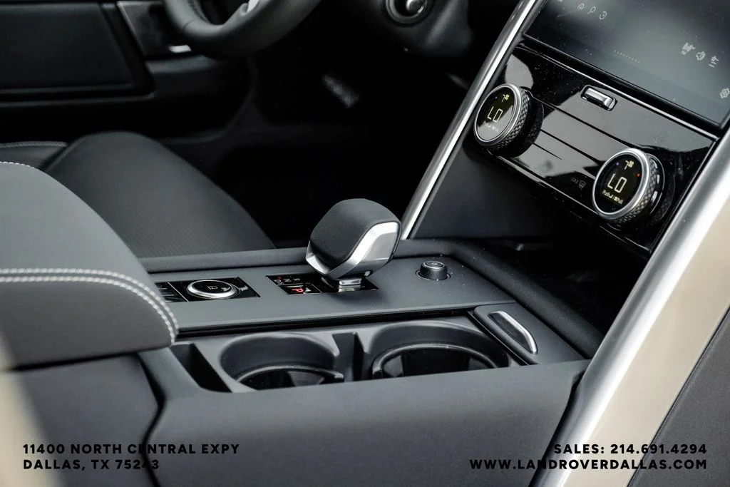 New 2026 Santorini Black Metallic Land Rover Dynamic SE image 24