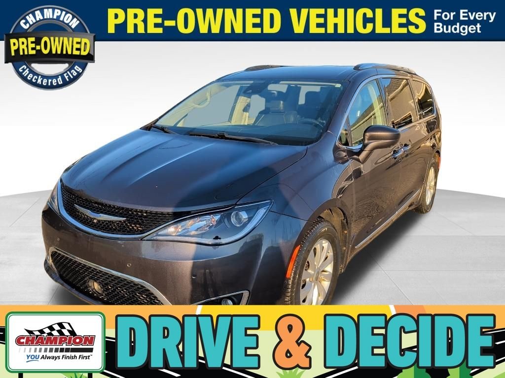 2018 Chrysler Pacifica Touring L Plus's photo