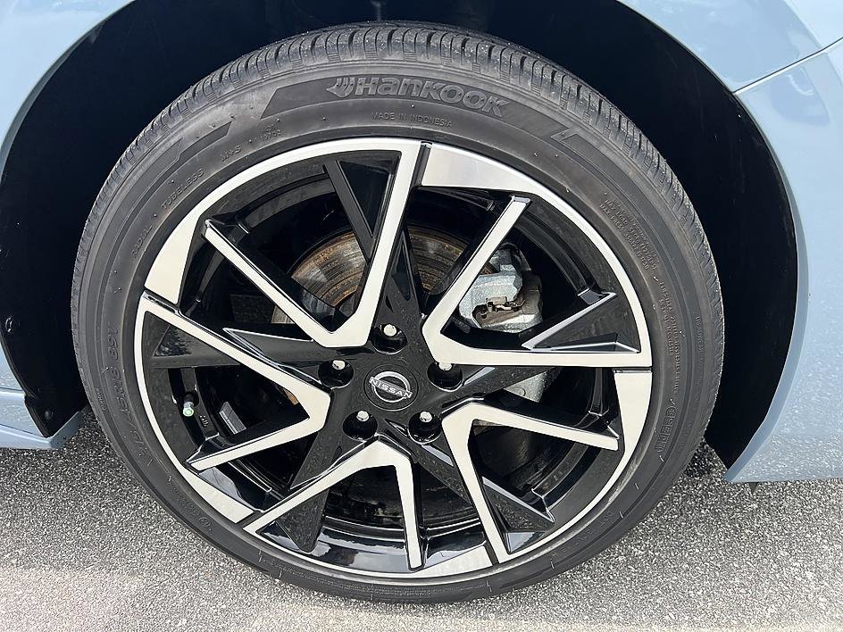 Used 2024 Atlantic Gray Metallic/Super Black Nissan SR image 12