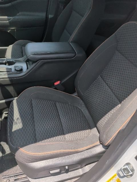 Used 2017 WHITE FROST TRICOAT GMC SLE image 4
