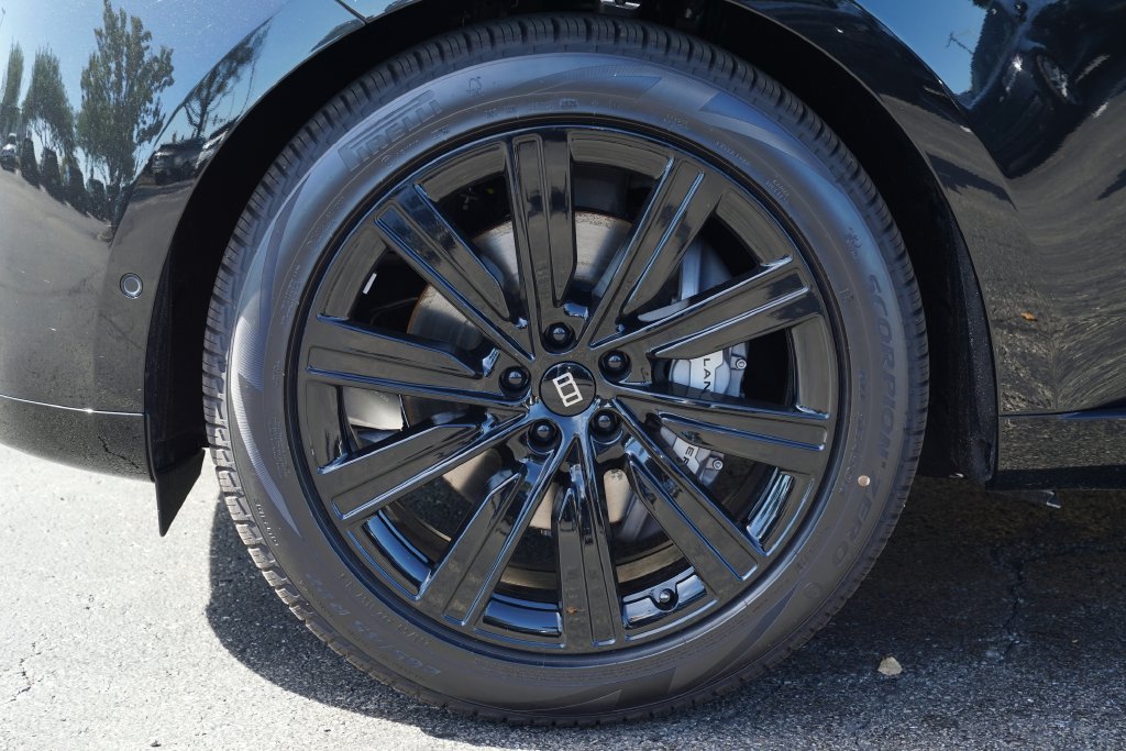 New 2027 Santorini Black Land Rover SE image 8
