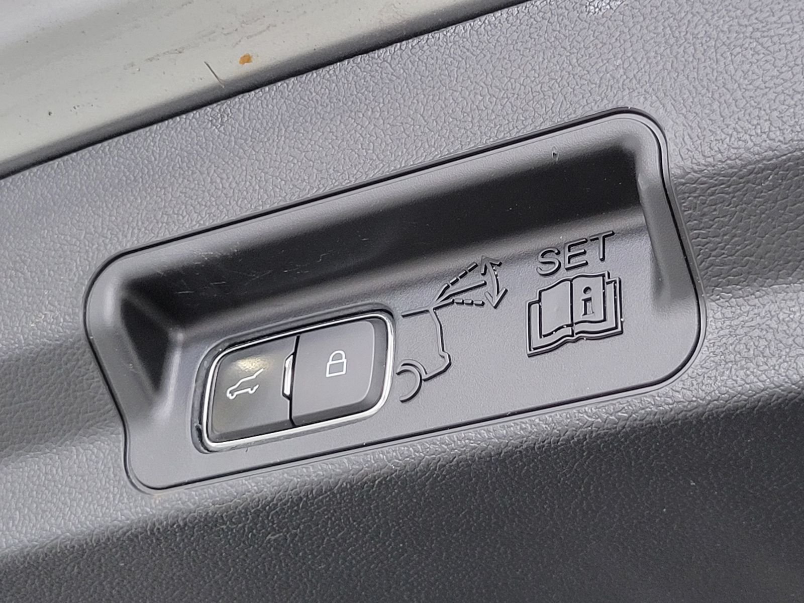 Used 2020 Silver Ford XLT image 29