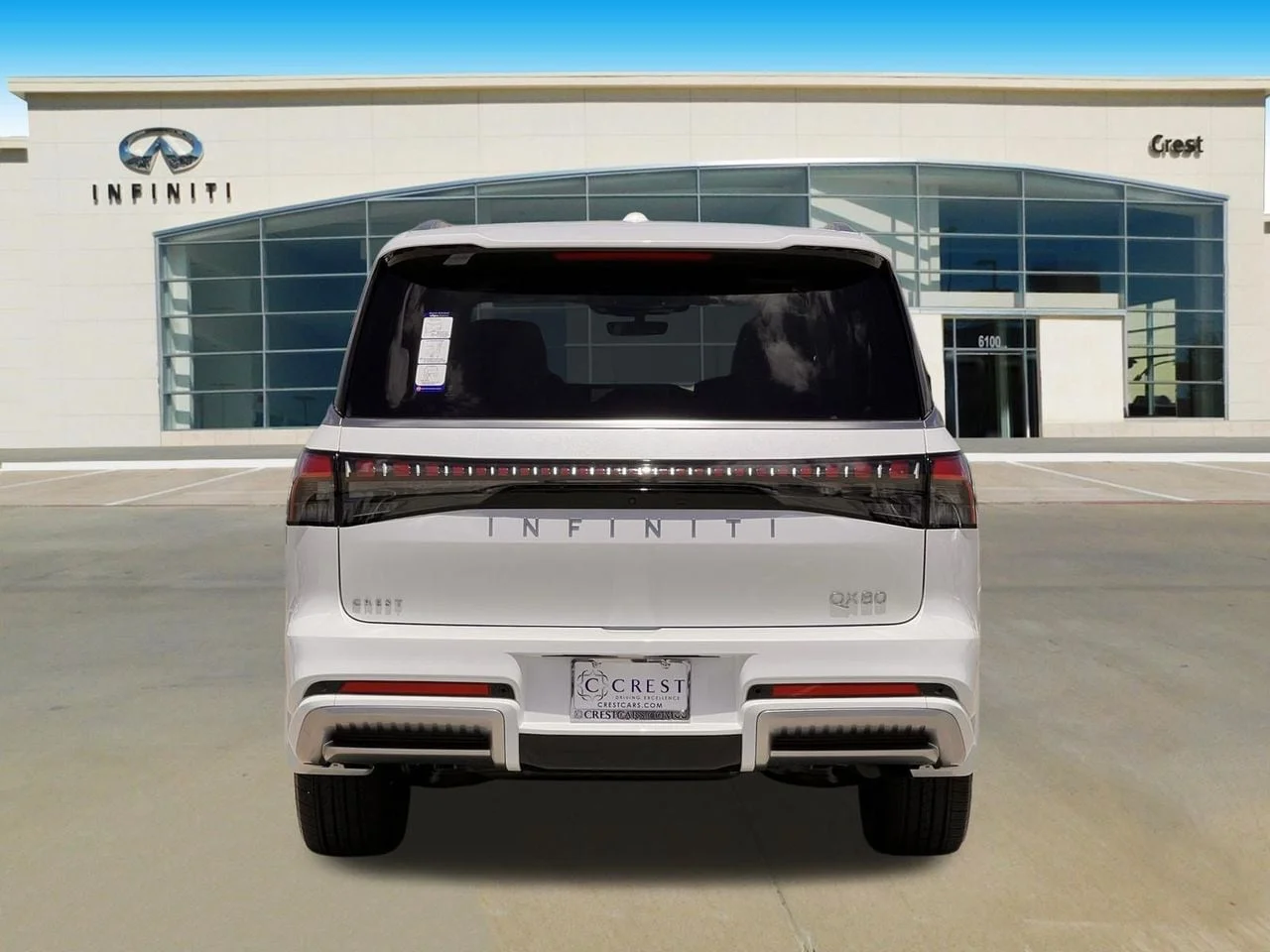 New 2026 Radiant White INFINITI LUXE image 4