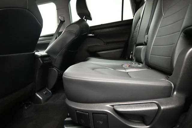 Used 2021 Black Toyota XLE image 15