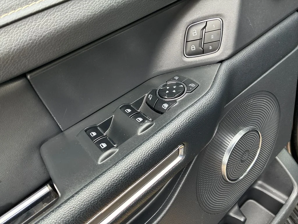 Used 2024 Black Ford XLT image 12
