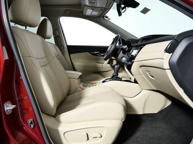 Certified Used 2020 Red Nissan SL image 12