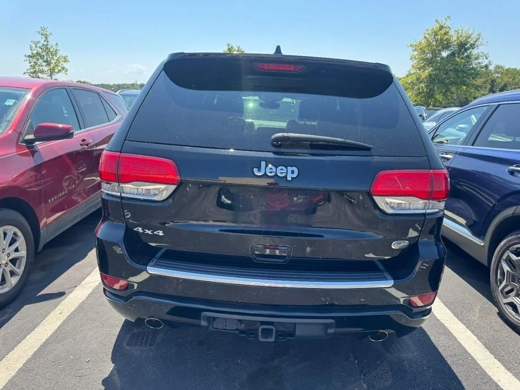 Used 2018 Diamond Black Crystal Pearlcoat Jeep Overland image 3