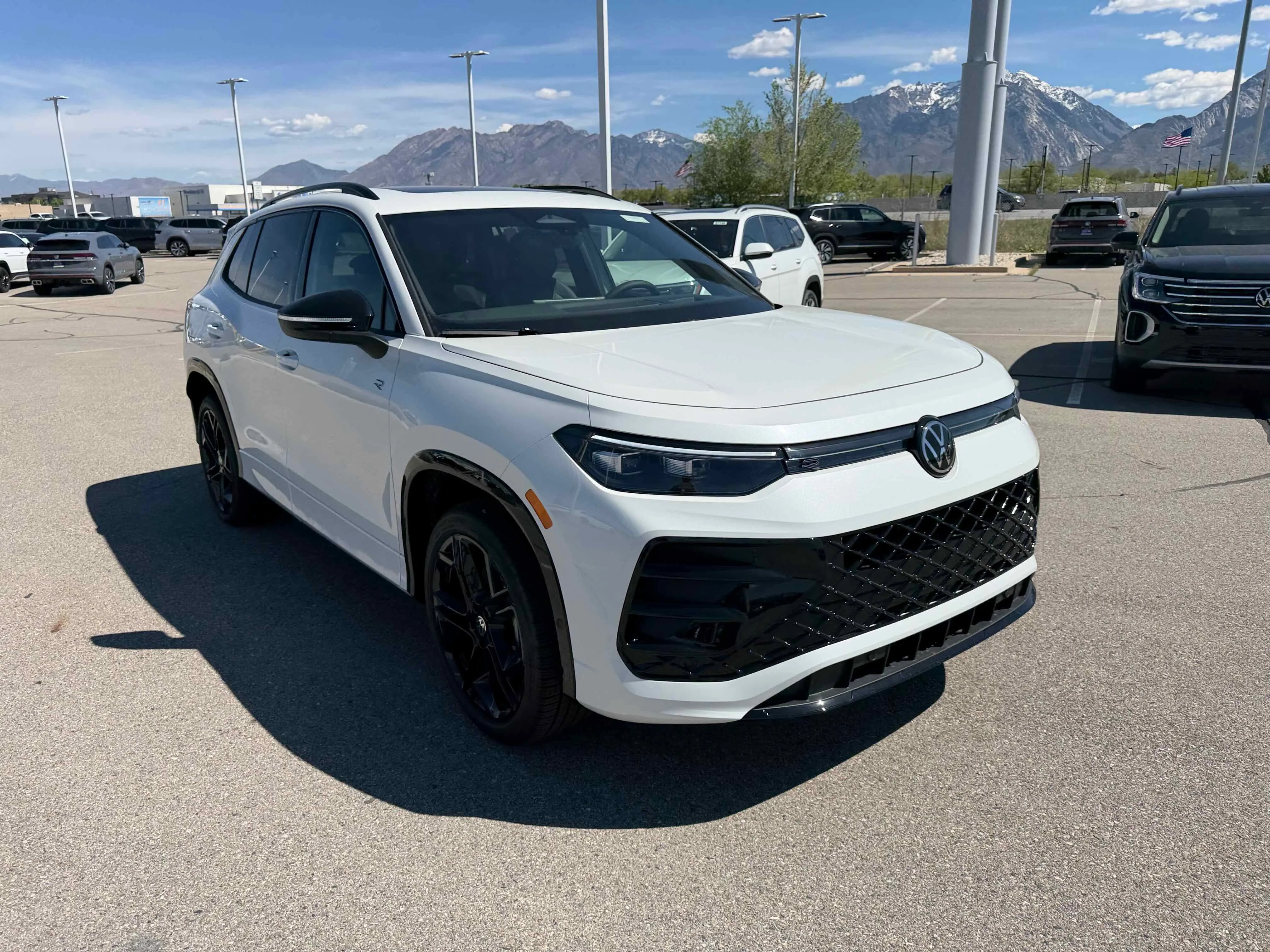 New 2026 Opal White Volkswagen SE R-Line Black image 7