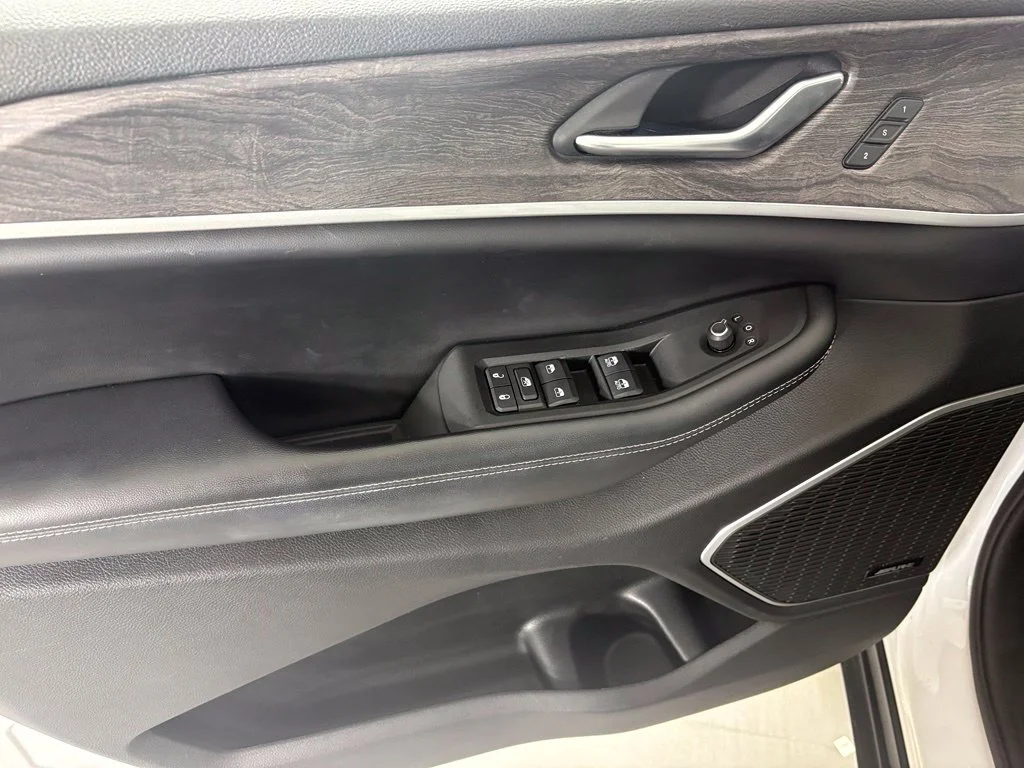 Used 2022 White Jeep Limited image 20