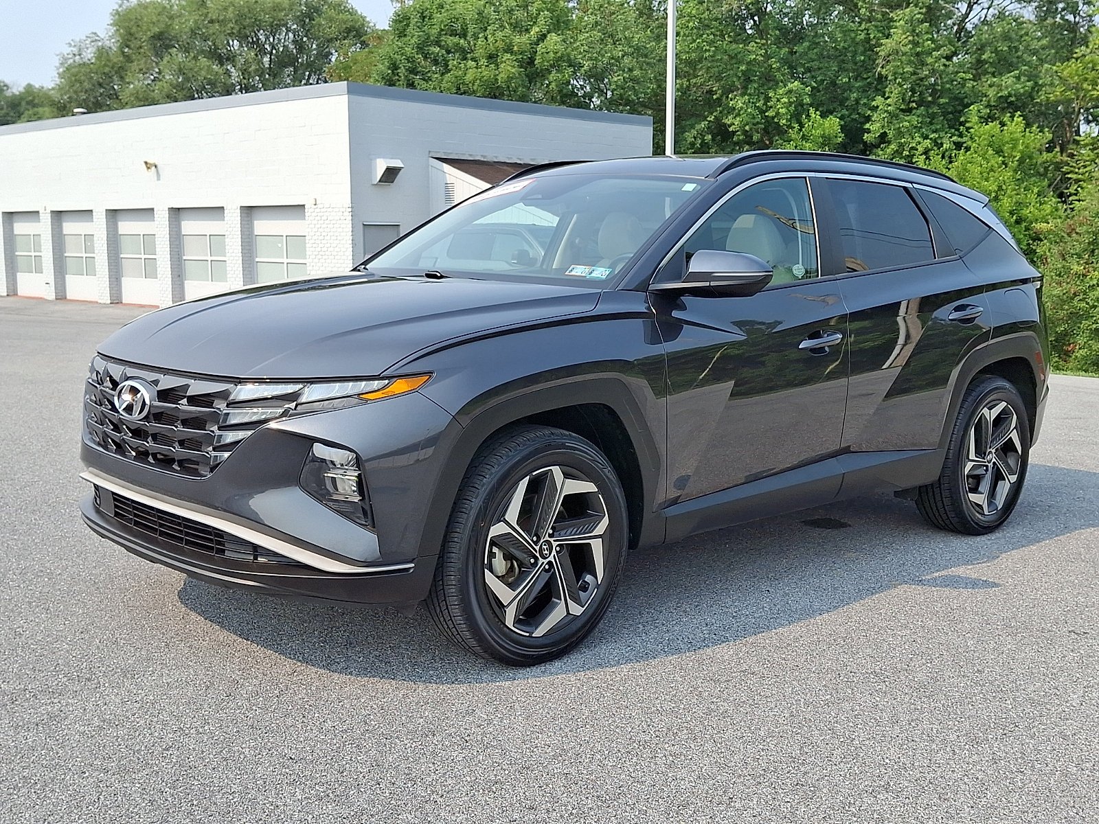 Used 2024 Dark Gray Metallic Hyundai SEL image 3