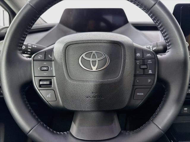 Certified Used 2025 WIND CHILL PEARL Toyota  image 15