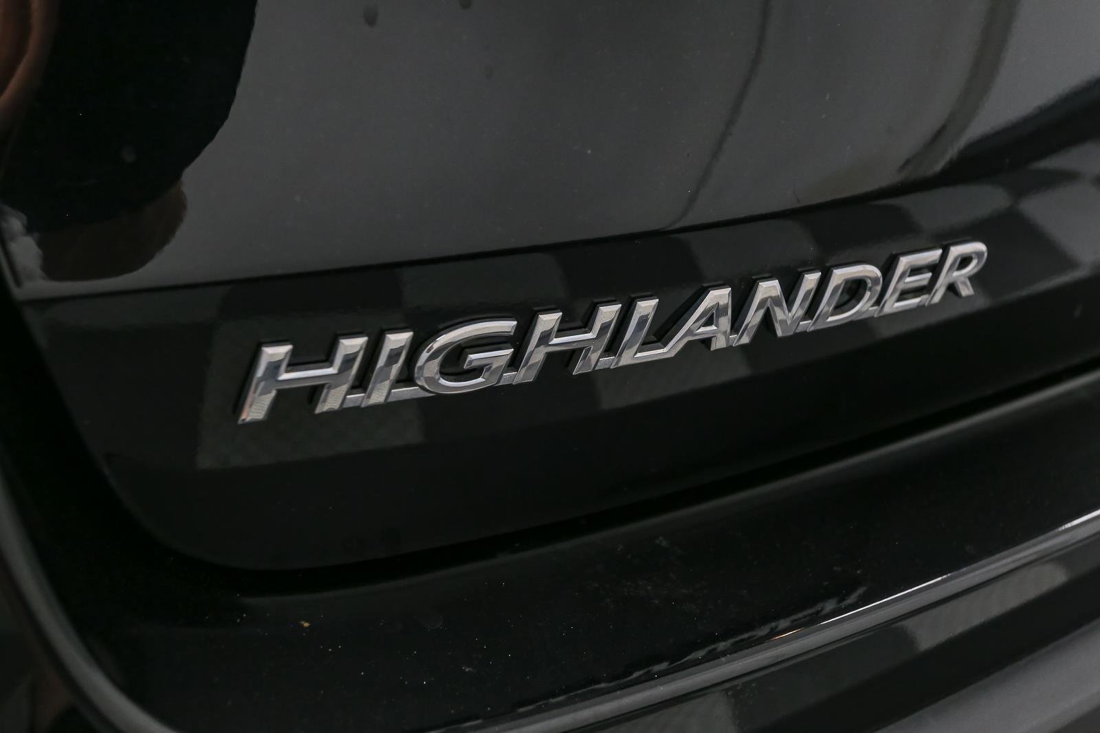 Used 2017 Midnight Black Metallic TOYOTA  image 10