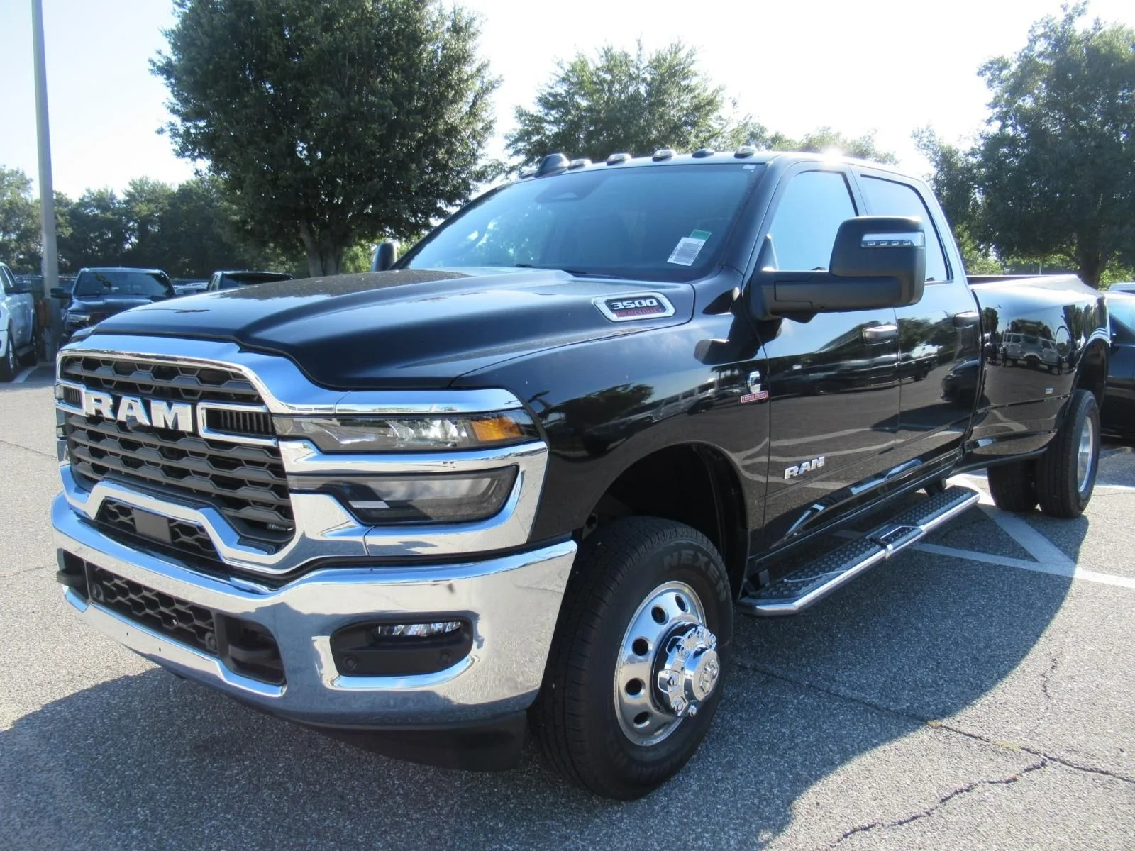 New 2026 Diamond Black Crystal Pearl-Coat Exterior Paint RAM Big Horn image 3