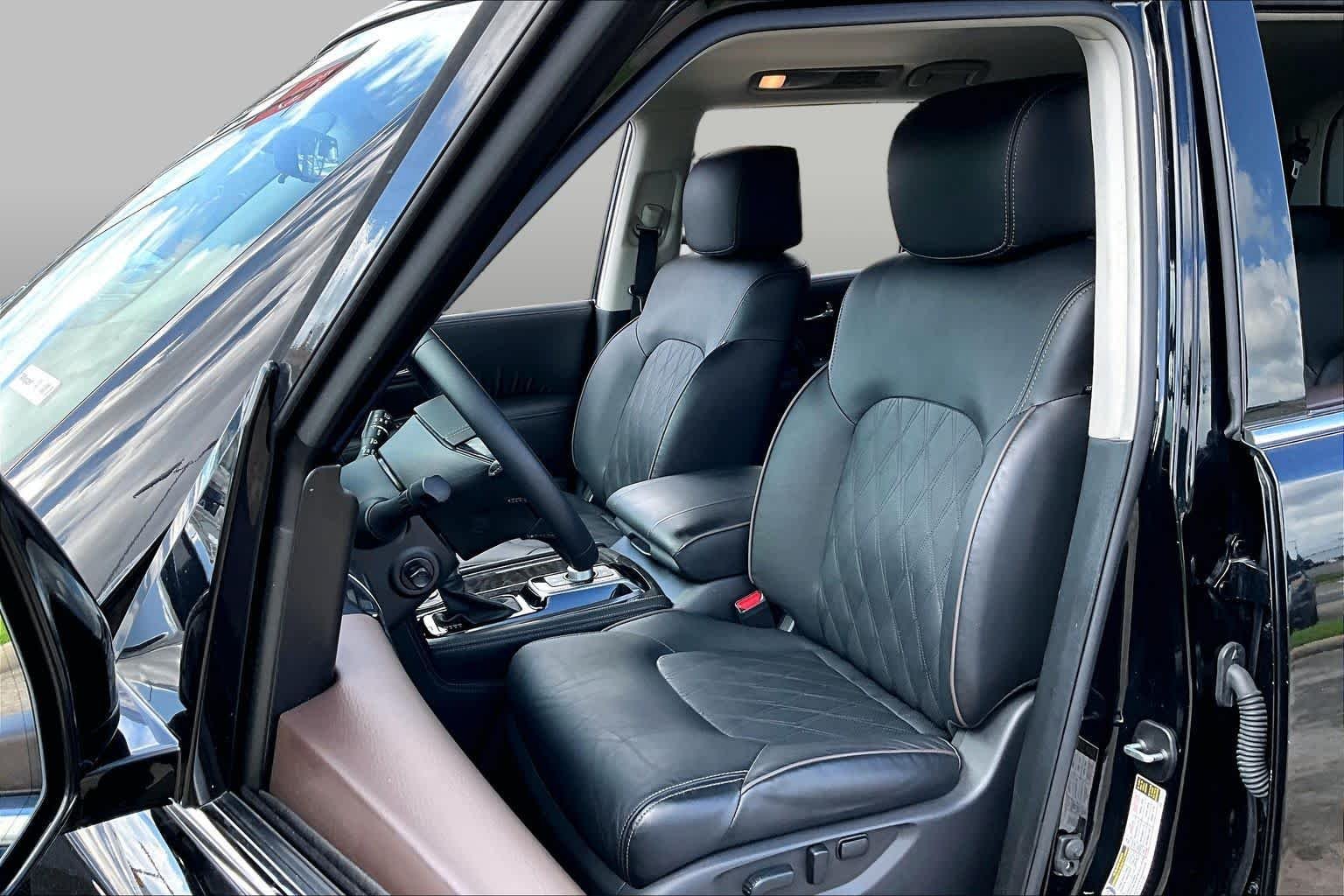 Used 2023 Super Black Nissan Platinum image 8