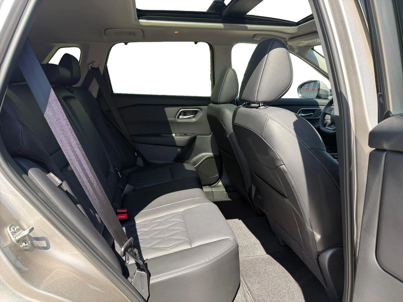 New 2026 Champagne Silver Metallic Nissan Platinum image 25