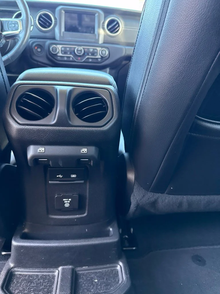 Used 2018 White Jeep Unlimited Sahara image 12