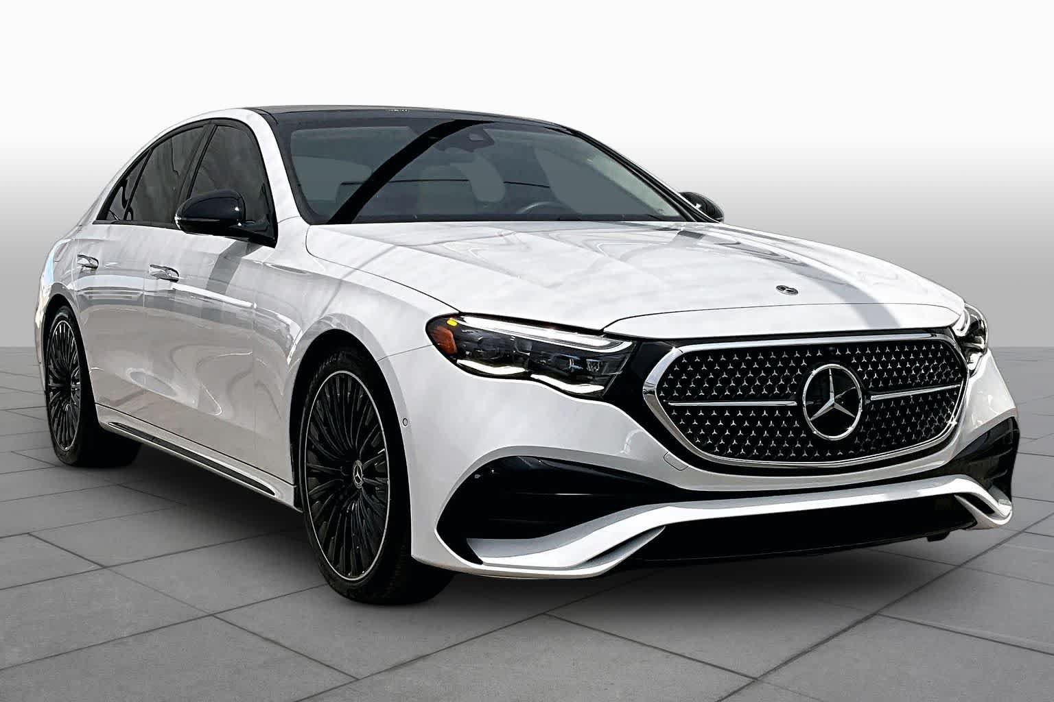 New 2026 MANUFAKTUR Moonlight White Metallic Mercedes-Benz E 450 image 2