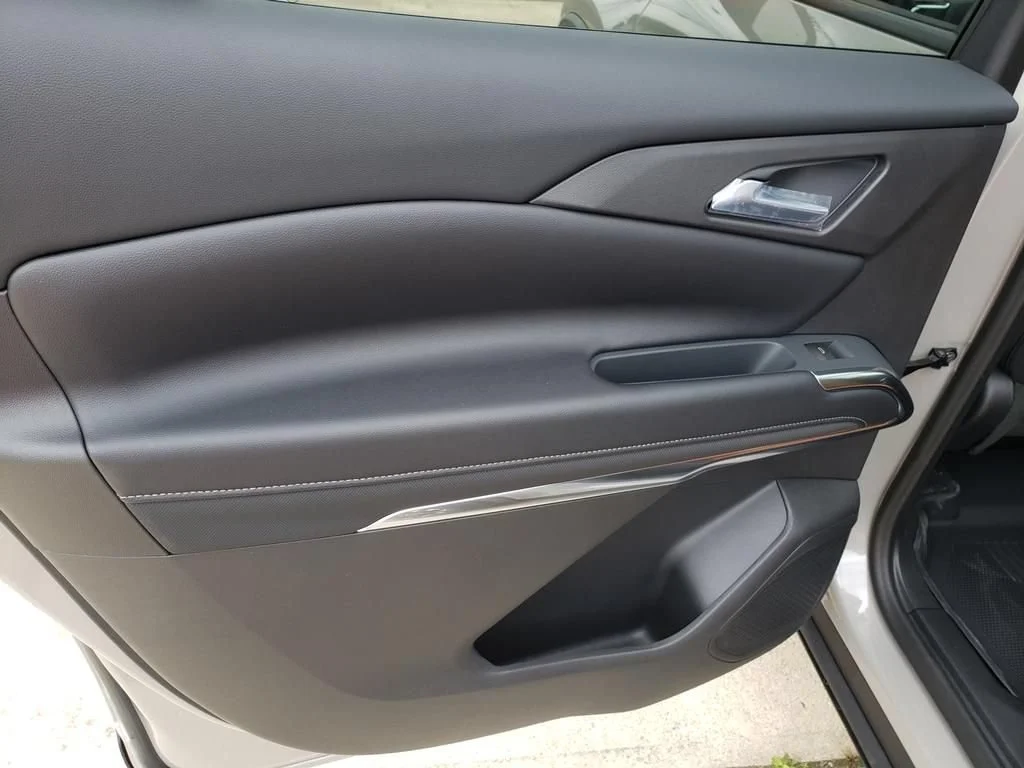 New 2027 Sandstone Gray Chevrolet Z71 image 18