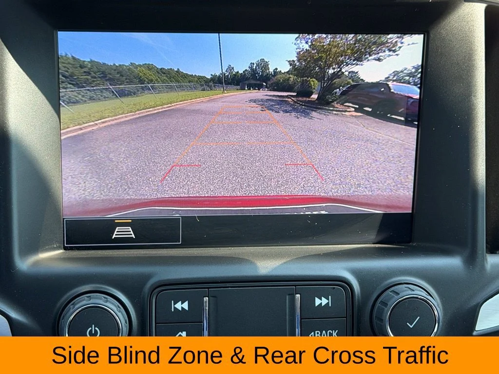 Used 2023 VOLCANIC RED TINTCOAT GMC SLT image 10
