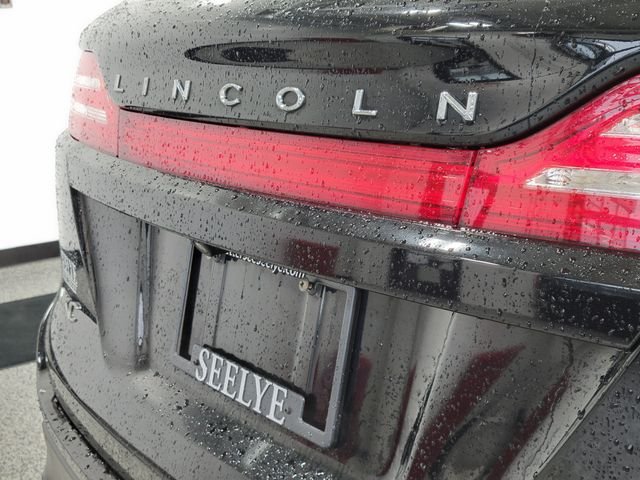 Used 2018  Lincoln Select image 25