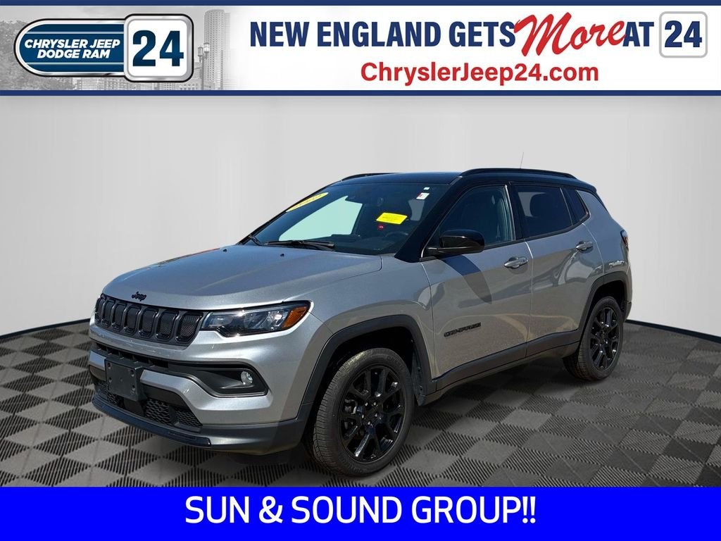 Used 2022 Silver Jeep Latitude image 1